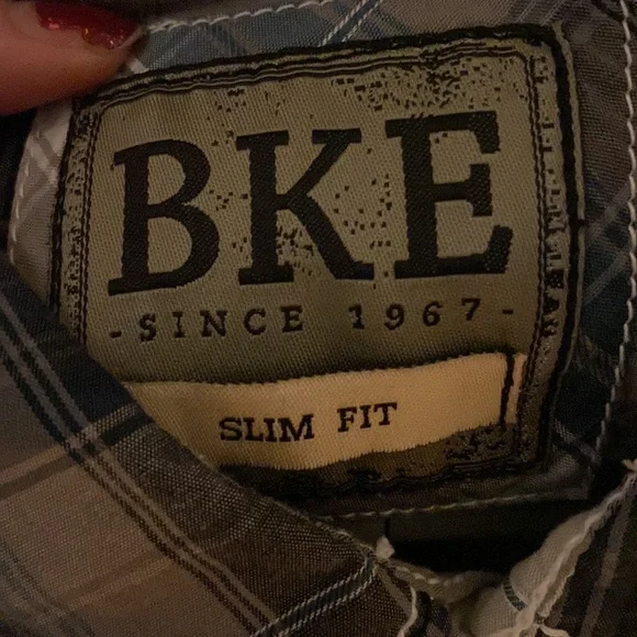 Button down - Picture 3 of 3